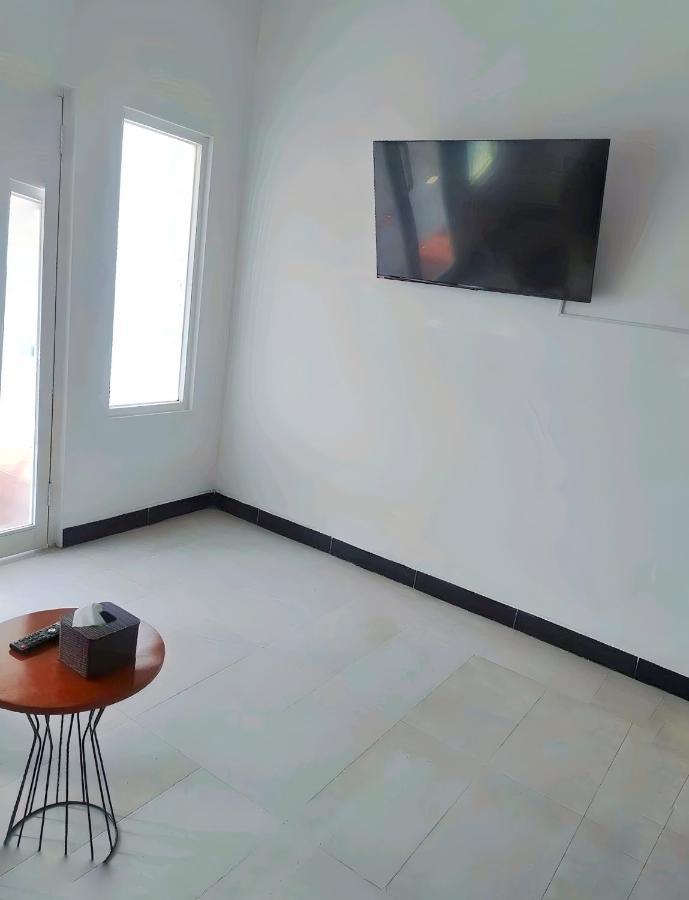 Homestay Omah Putih Bantul Luaran gambar